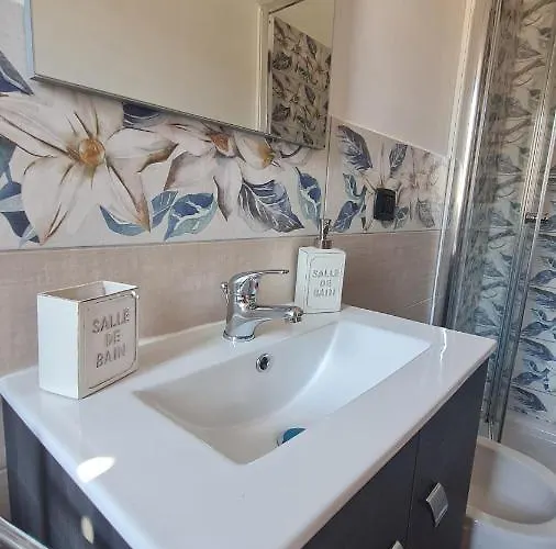 לינה וארוחת בוקר Residenza Giostell מרינה די קמרוטה
